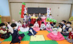 南韩幼儿园惊传骇人虐童案!3岁孩:老师把弟弟丢进马桶......