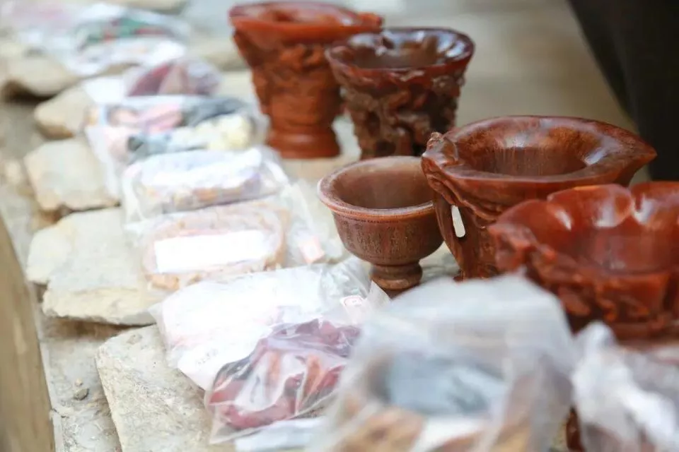 大连80岁老人三年花费40万元，买了近万件！