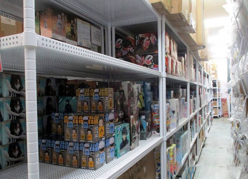 曾男多次无照驾驶违规，累积交通罚锾约6万元，因迟不缴纳，遭强制执行，行政执行署嘉义分署则查封其鬼灭之刃等公仔，将于11日变卖清偿。（行政执行署嘉义分署提供）