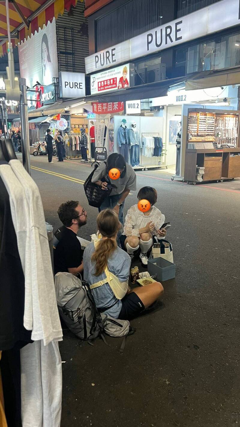 民众贴文指曾在台中一中商圈见到2人。（撷取自threads@pudding14221）