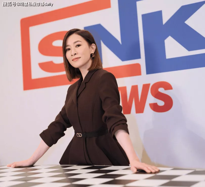 49岁佘诗曼的状态好到爆！香港坐拥7套房