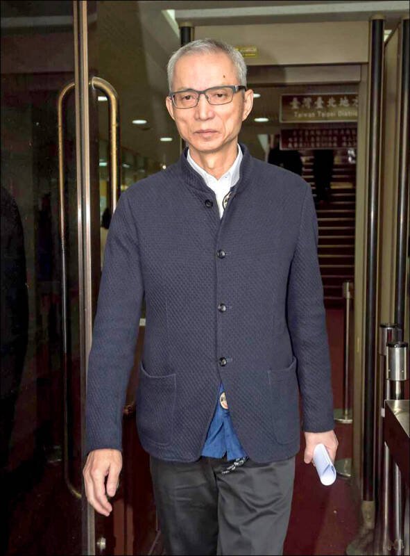 国宝集团总裁朱国荣因龙邦炒股案被重判，目前逃亡海外，投保中心对朱等人炒作龙邦股票造成投资人损失，提起民事团体诉讼，求偿2457万多元，一审判投保中心败诉，全案上诉，高等法院今改判朱等2人应连带赔偿2289万多元，可上诉。 （资料照）