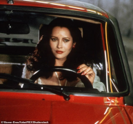 “最美邦女郎”罕见露面,面目全非吓坏影迷