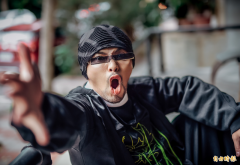 真是摇头丸？黄明志蓝色小药丸曝光 「行家」分析像山寨伟哥！