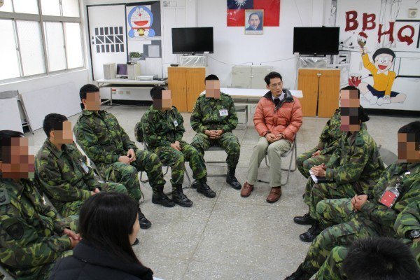 女少校在自家阳台上吊获救，林口电展室政战主任黄一修今天表示，军方感到很遗憾，初步了解蔡女轻生可能与祖母过世，其心情受影响有关，但也无法完全断定是此因。图为示意图。（台南市卫生局提供）