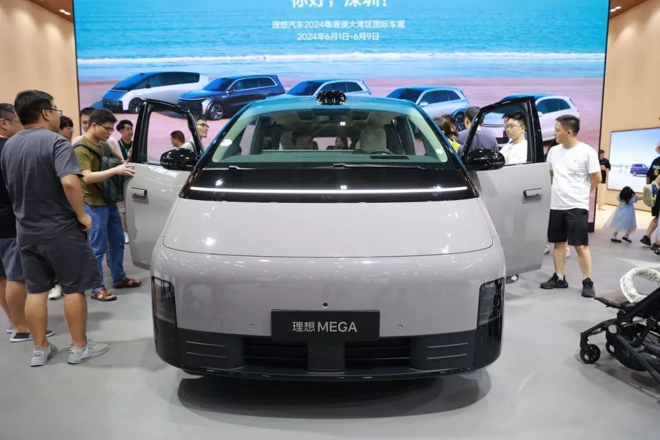 起火事故后的车主百态：有的演练逃生，有的选择信任