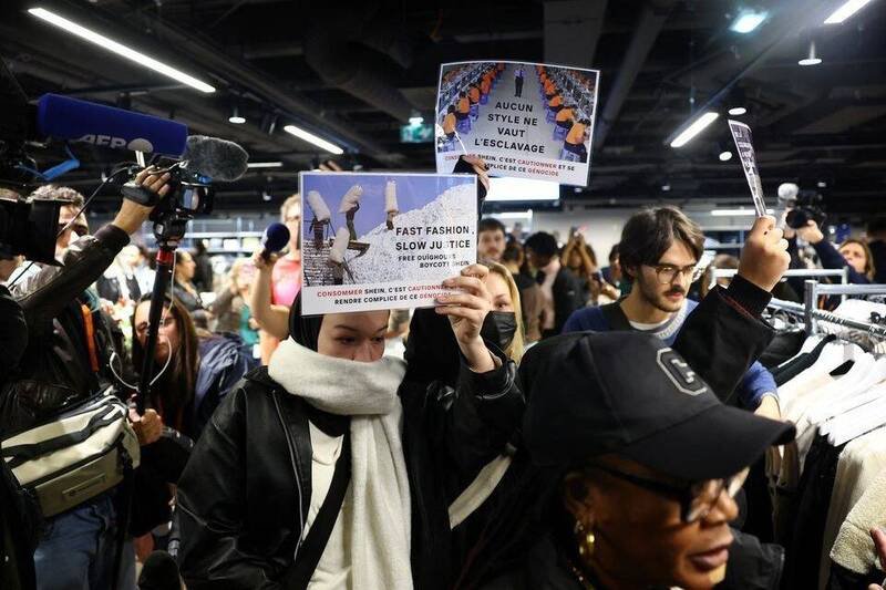 中国电子商务巨擘Shein（希音）5日在巴黎BHV百货开设全球首家永久实体店，开业当天即引发强烈抗议。（路透）
