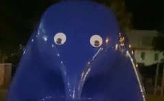 澳洲273万元雕塑被贴上塑胶眼睛 少女被控财产损坏罪