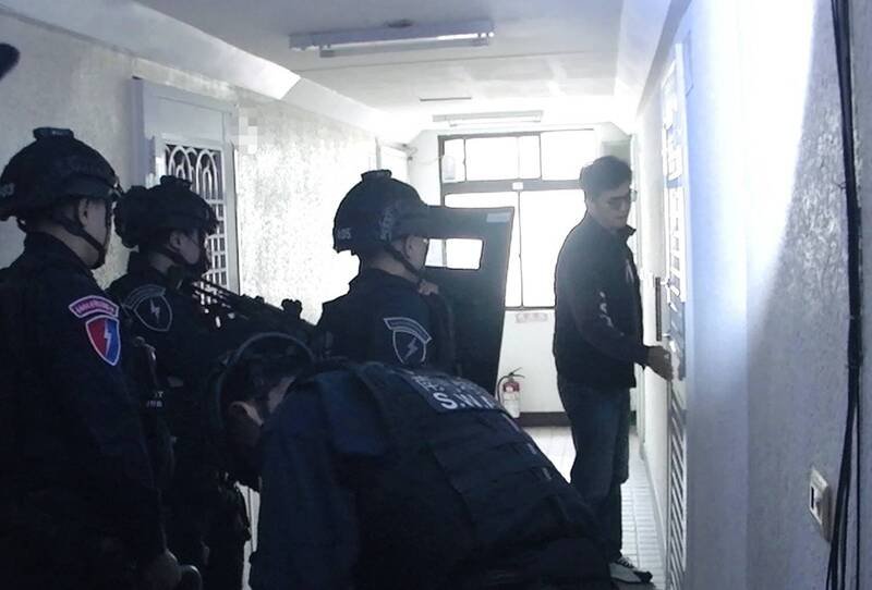 南市刑大日前出动霹雳小组攻坚先逮到陈嫌。（刑大提供）