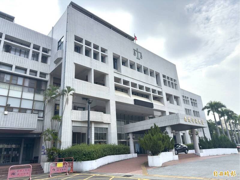 王姓检察官曾任职南投地检署，很多人认为他丧妻打击大而转性，精神科医师则说，重大压力事件不会让性向转变。（记者陈凤丽摄）