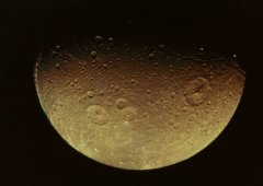 直击月球「被砸」! 业余玩家两度拍小行星撞击爆闪光