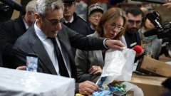 20万个包裹被拦截拆封 法高官拒见这个中国人