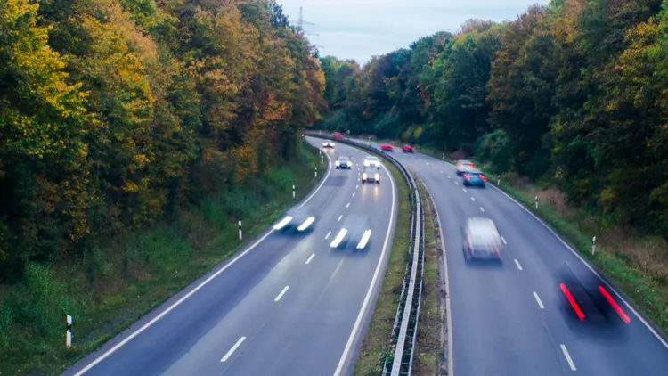 时速145公里飙高速公路同时嘿咻　情侣被捕