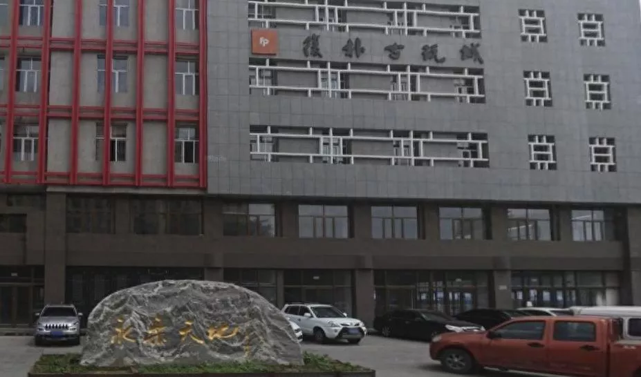 “宁夏最大古玩字画市场”烂尾:法院查封商铺竟公然出售