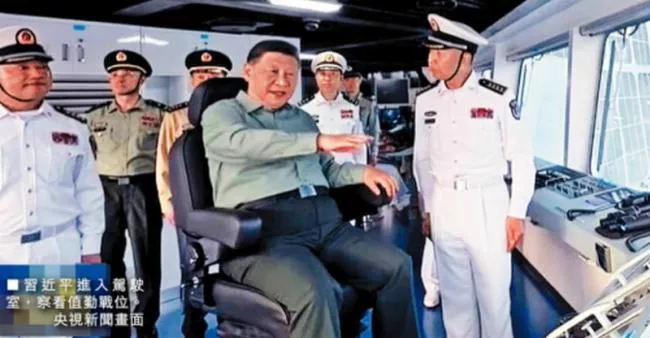 央视新闻联播曝光 习近平登舰视察细节