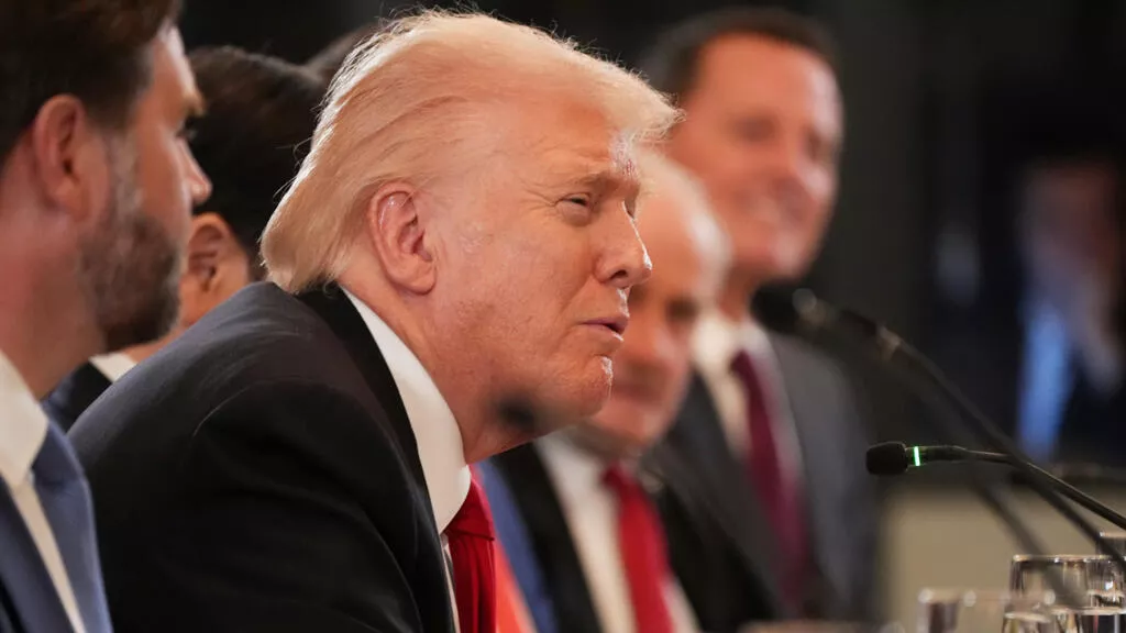 关门创纪录 川普呼吁把医疗补贴“发现金给人民”