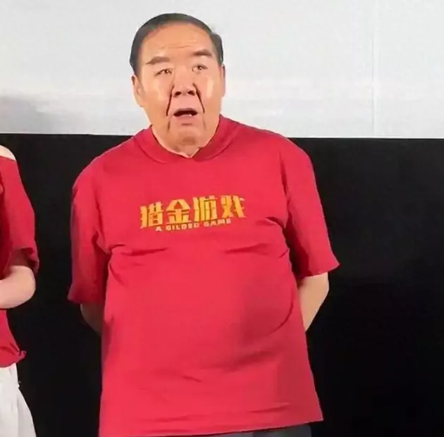 74岁“肥猫”郑则仕近况曝光！身形暴瘦但很有精神