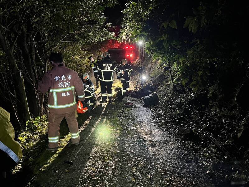 大批消防人员到场救援。（记者陆运锋翻摄）