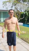 李连杰脱衣辟谣换心脏传闻，与年初憔悴状态形成鲜明对比