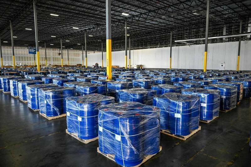 《华盛顿邮报》最新调查指出，供应亚洲冰毒与美洲芬太尼的，是同一批中国化工公司。图为今年9月，美国在巴尔的摩港查获一批由中国运往墨西哥贩毒集团、重达2.5吨的甲基安非他命（冰毒）原料。（法新社资料照）