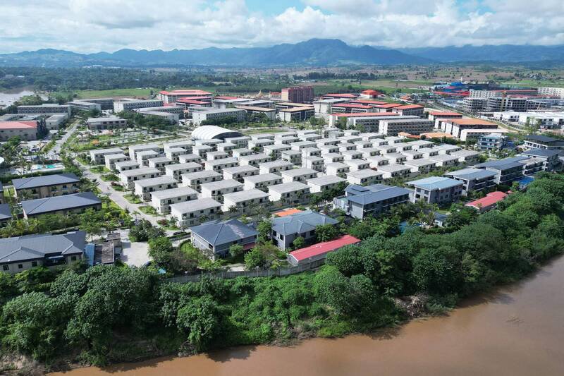 恶名昭彰诈骗中心「KK园区」被缅甸军方锁定，已陆续拆除相关建筑。（法新社）