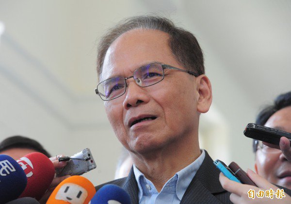 马英九在演说中强调民主概念存在于传统中国，游锡堃直言马英九的民主常识不及格，「这样的民主价值观当台湾总统八年，令我感到羞耻！」（资料照，记者王艺菘摄）