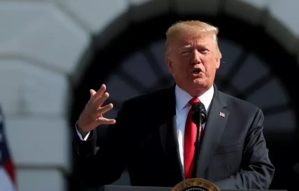 美媒担心最高法院做出不利裁决后,特朗普会加征更多关税