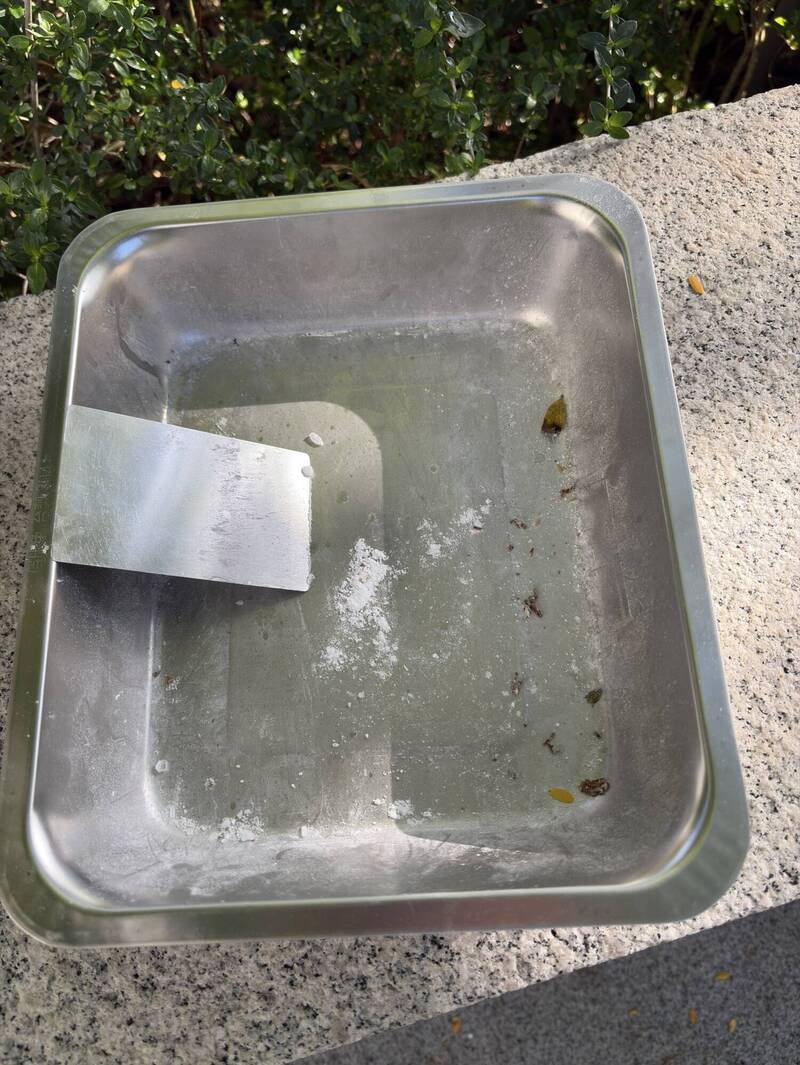 林口警分局初步鉴验白色粉末，确认为第三级毒品恺他命。（新北市议员陈明义提供）