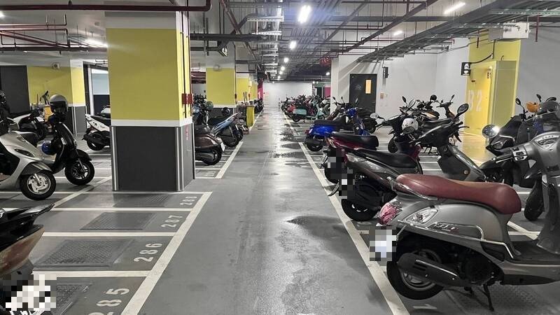 台中公园社宅地下室发生身障机车起火，现场已清理。（市府提供）