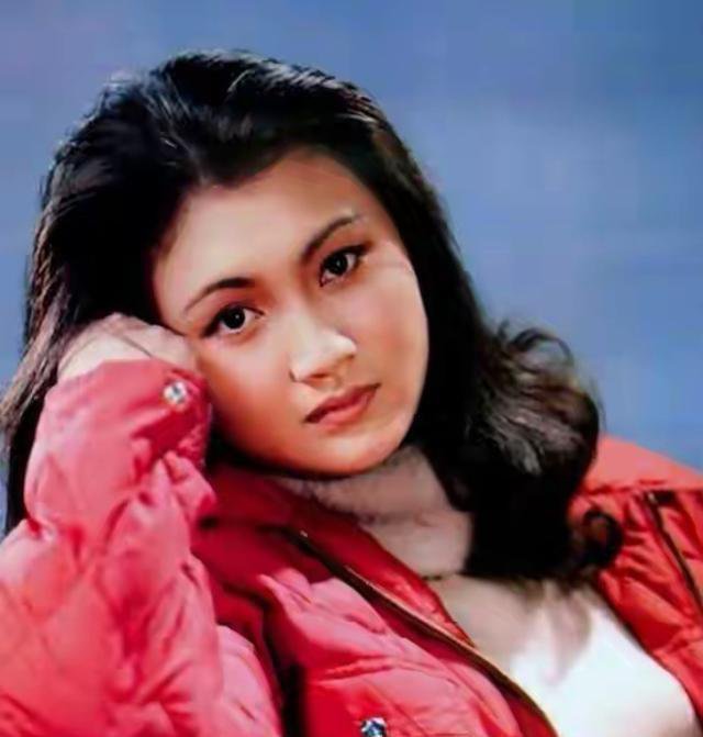 60岁林芳兵近况公开 身居京城豪宅 纤瘦如少女 儿子成最大自豪