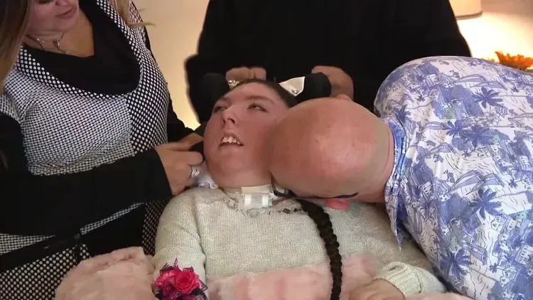 曾宣告活不了4年 美国“无脑女婴”20岁了 家人呼奇迹