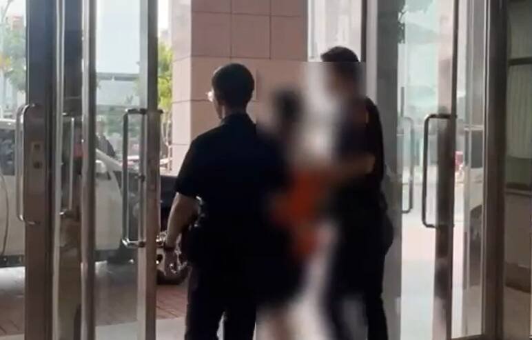 警方逮捕纵火男法办。（读者提供）