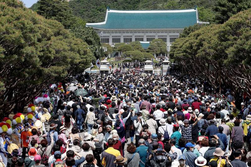 青瓦台在2022年5月后对外开放参观，一度成为热门旅游景点。（法新社）