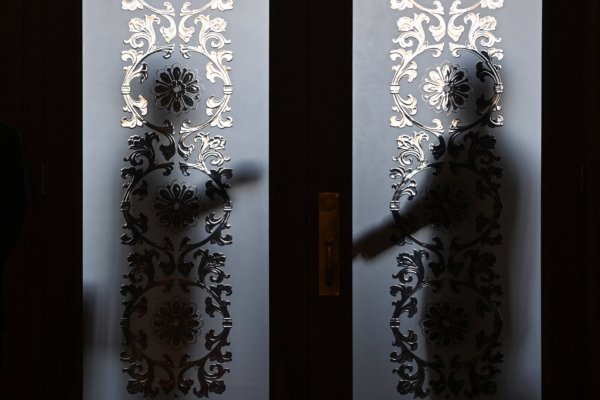 中共两大幕后机构走上前台,争权夺利 中共两大幕后机构走上前台,争权夺利