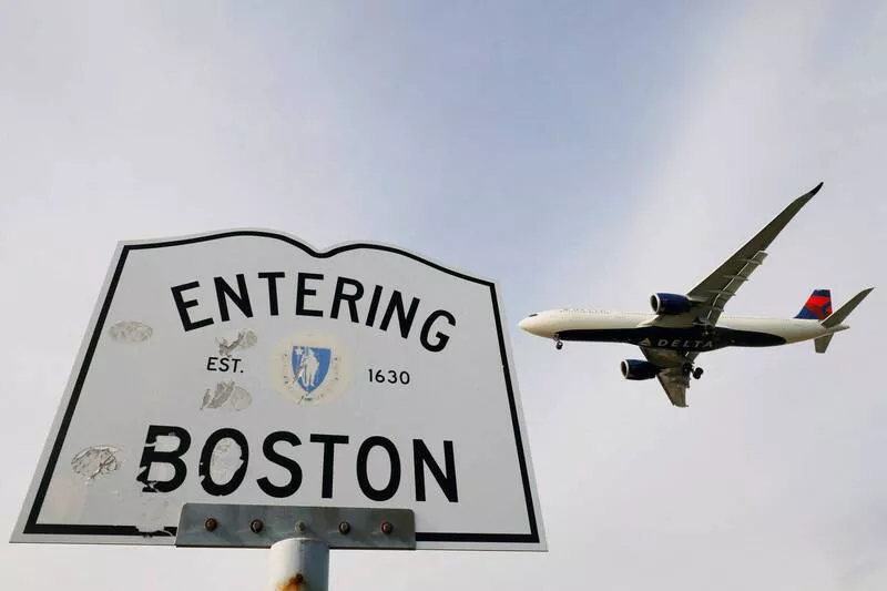 川普发红包 停摆期间坚守岗位 航管人员奖金每人1万