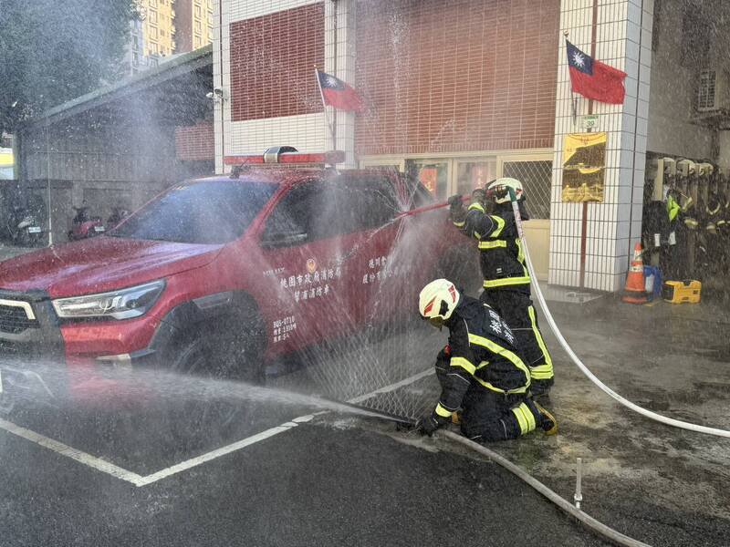 捐赠的救灾救护器材包含火灾抢救、人命救助及救护3大类。（大林分队提供）