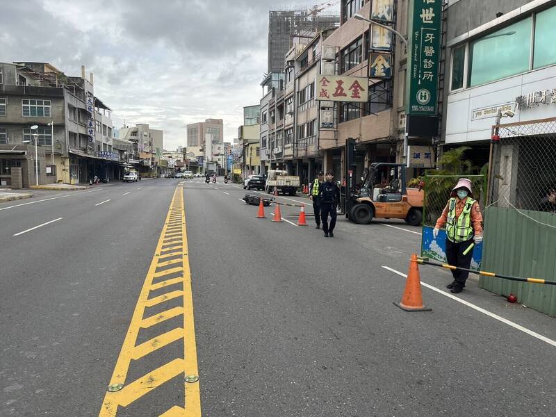 彰化市中山路昨天发生一起堆高机与机车碰撞事故。（警方提供）