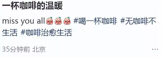 李小萌逛街喝咖啡,40岁皮肤很水灵