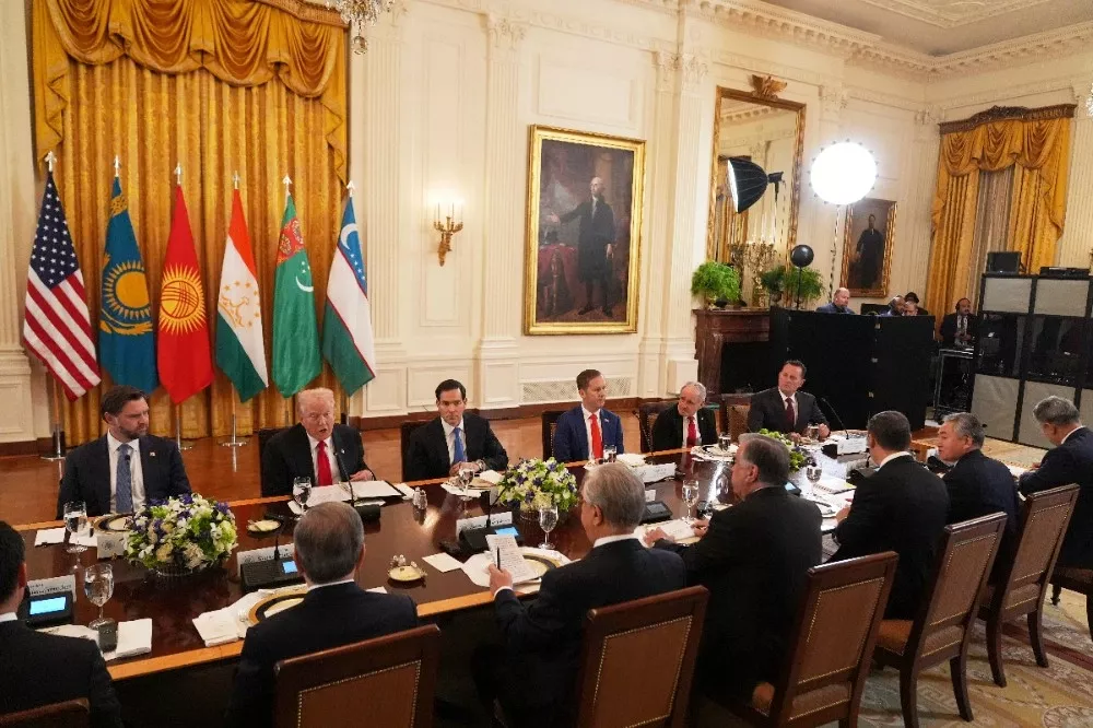 川普不是走向孤立 是重新选择与谁结盟