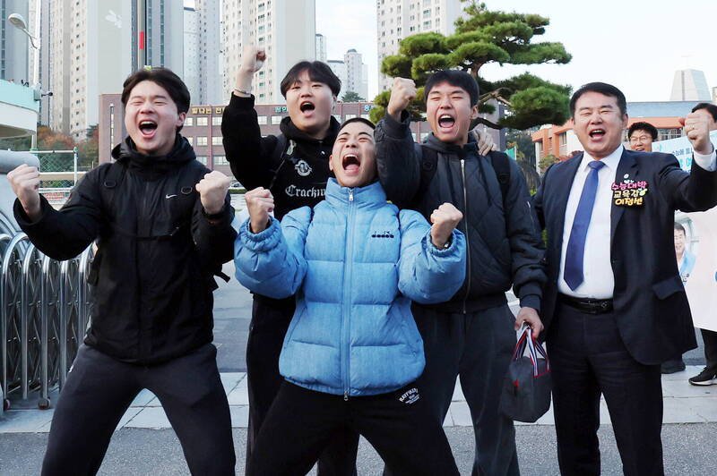 南韩「大学修学能力试验」（Suneung）开考，今年报考人数突破55.4万人，写下近七年新高。（韩联社）