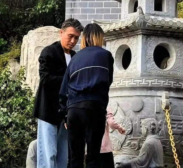 辛柏青李乃文在大孤山被偶遇,2次同行引猜测