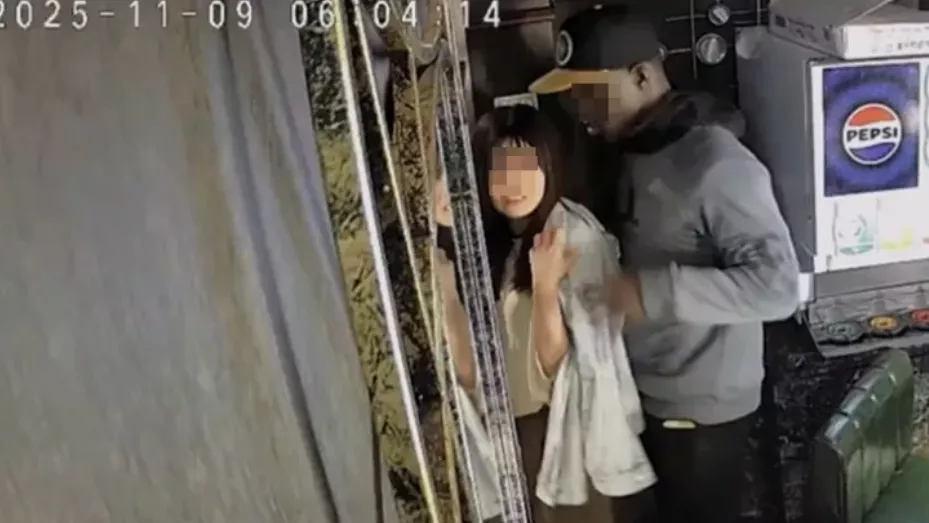 樱花妹厕所前“肉体交叠”非裔男画面曝!日餐厅怒公审