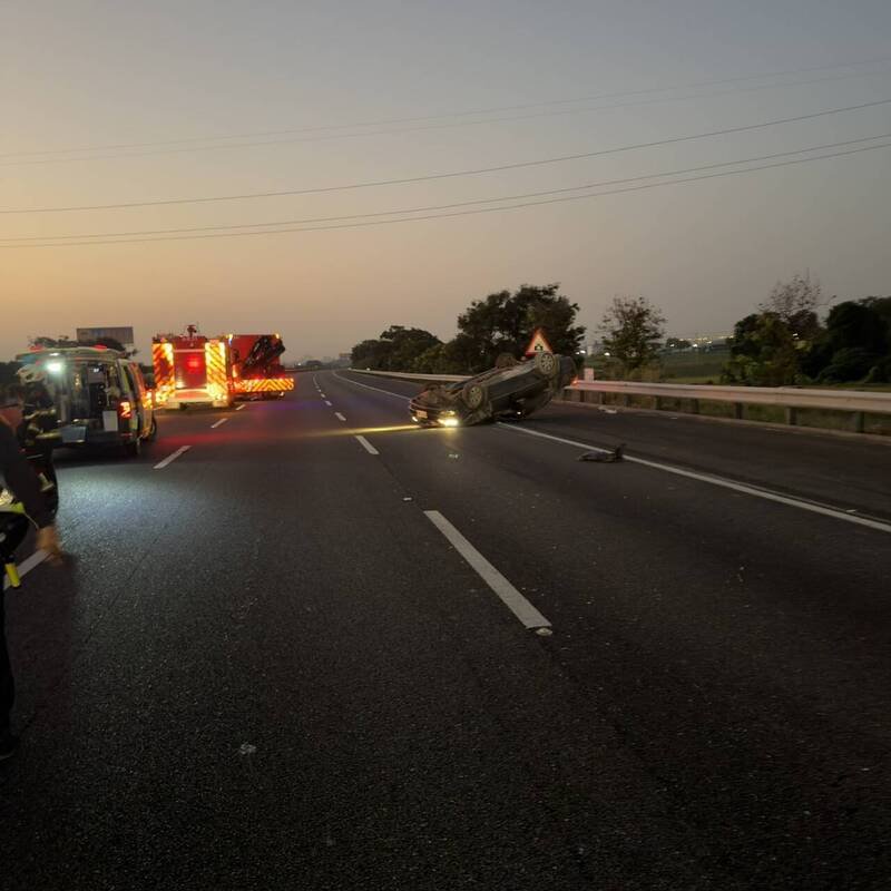 国道一号云林虎尾路段今（16）日凌晨5点半左右，发生追撞车祸。（图由民众提供）