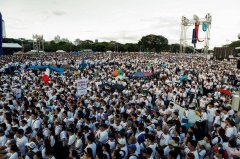 数十万菲律宾民众马尼拉示威 抗议防洪工程贪腐丑闻