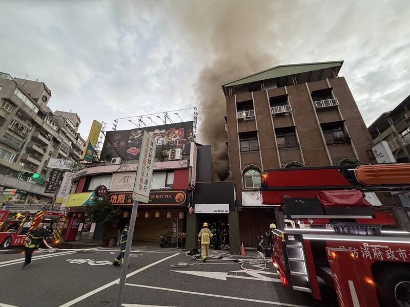 德行西路一家火锅店传出火警。（记者王冠仁翻摄）