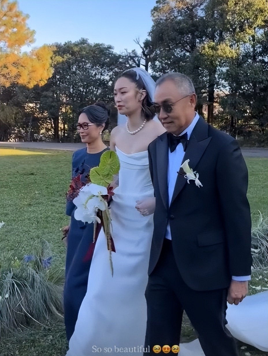 霍启仁婚礼现场：携妻敬酒载歌载舞 霍家集体亮相 霍启刚忙着录像