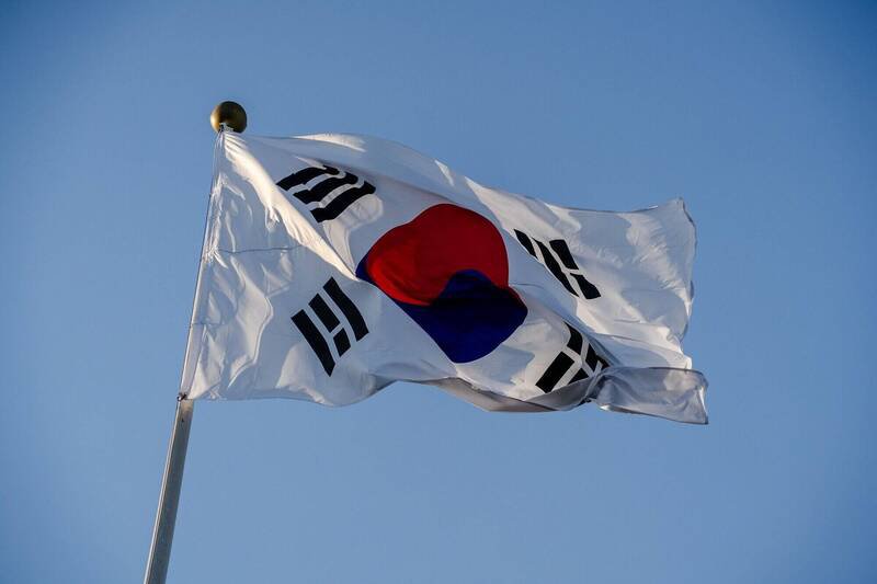 南韩总统办公室发言人姜由桢17日表示，南韩军方提议举行军事会谈，用意是防止两韩发生突发性冲突，缓解军事紧张。（彭博资料照）