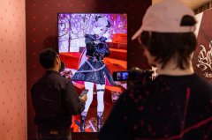 剑桥词典公布2025代表字：Parasocial拟社交互动