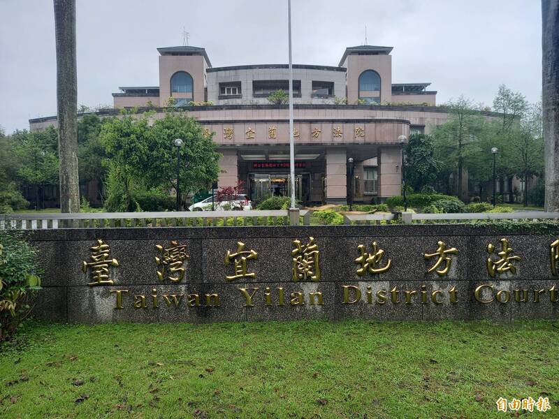 陆军兰指部毕姓上尉二度擅离职守溜出营区，宜兰地院判刑1年4月，缓刑2年，须向公库支付5万元。（记者江志雄摄）