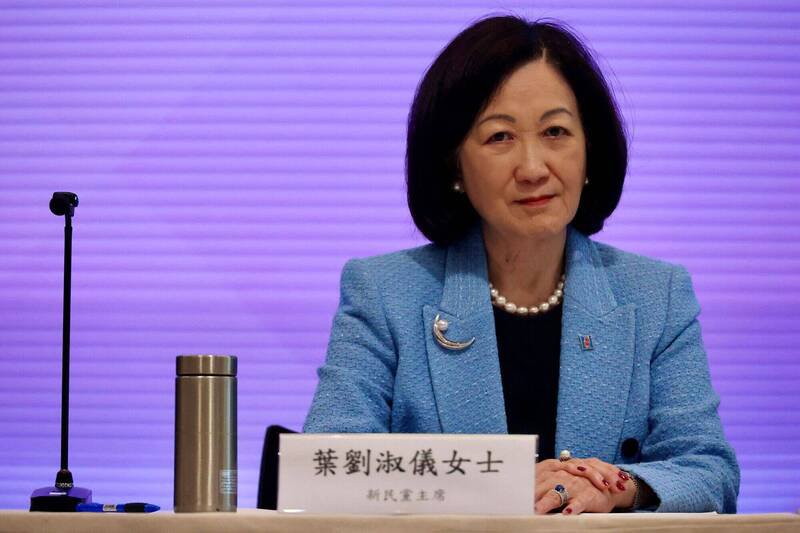 香港行政会议召集人、新民党主席、现任立法会议员叶刘淑仪声称，香港今日拥有的民主制度，是中央政府送给香港的珍贵礼物，遭大批网友讪笑。（法新社档案照）